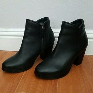 Black Thursday Uptown boots